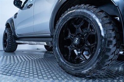 2019 Ford Everest - Thumbnail