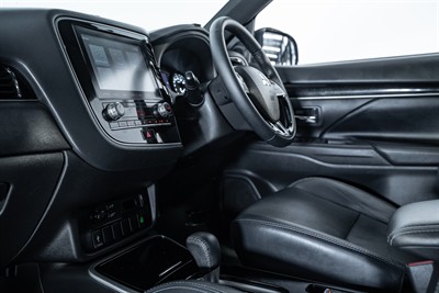 2022 Mitsubishi Outlander - Thumbnail