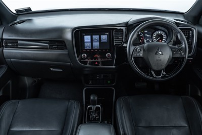 2022 Mitsubishi Outlander - Thumbnail