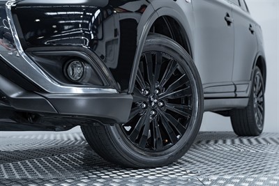 2022 Mitsubishi Outlander - Thumbnail