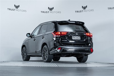 2022 Mitsubishi Outlander - Thumbnail