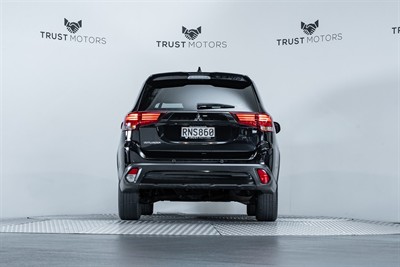 2022 Mitsubishi Outlander - Thumbnail