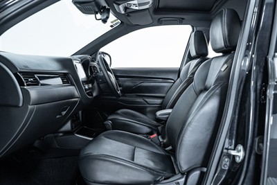 2022 Mitsubishi Outlander - Thumbnail