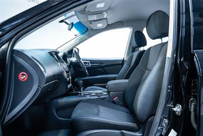 2018 Nissan Pathfinder - Thumbnail