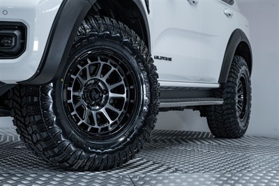 2023 Ford Everest - Thumbnail