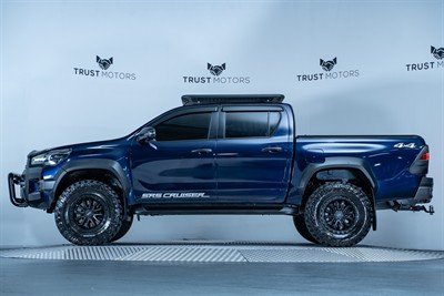 2023 Toyota Hilux - Thumbnail