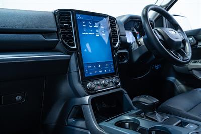 2022 Ford Everest - Thumbnail