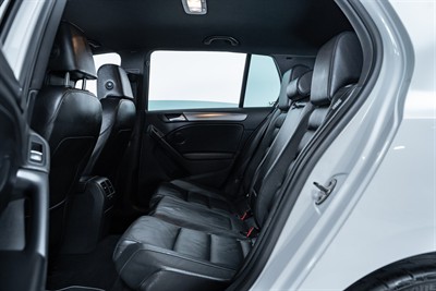 2010 Volkswagen Golf - Thumbnail