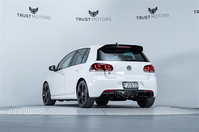 2010 Volkswagen Golf - Thumbnail