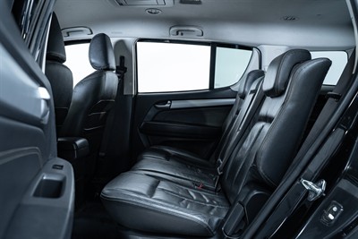 2016 Isuzu MU-X - Thumbnail