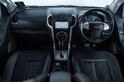 2016 Isuzu MU-X - Thumbnail