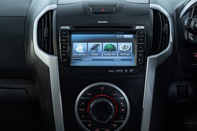 2016 Isuzu MU-X - Thumbnail