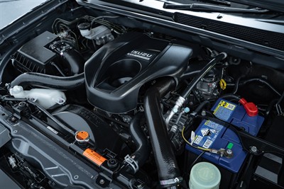 2016 Isuzu MU-X - Thumbnail