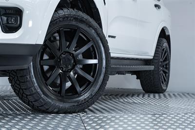 2022 Ford Everest - Thumbnail