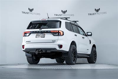 2022 Ford Everest - Thumbnail