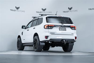 2022 Ford Everest - Thumbnail