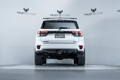 2022 Ford Everest - Thumbnail