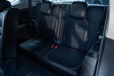 2018 Volkswagen Tiguan - Thumbnail
