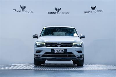 2018 Volkswagen Tiguan - Thumbnail