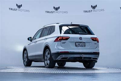 2018 Volkswagen Tiguan - Thumbnail