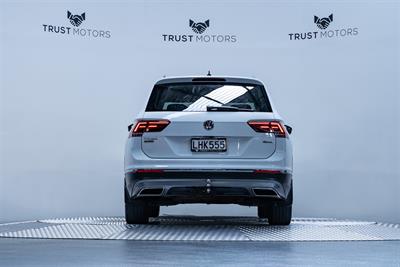 2018 Volkswagen Tiguan - Thumbnail