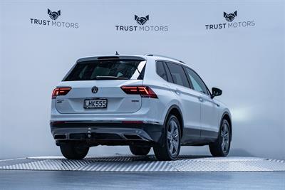 2018 Volkswagen Tiguan - Thumbnail