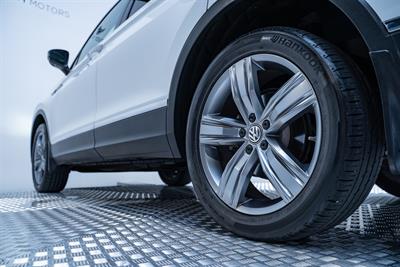 2018 Volkswagen Tiguan - Thumbnail