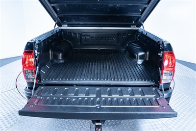 2017 Toyota Hilux - Thumbnail