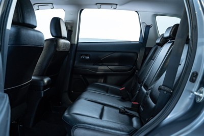 2017 Mitsubishi Outlander - Thumbnail