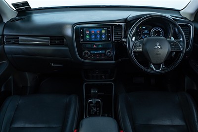 2017 Mitsubishi Outlander - Thumbnail