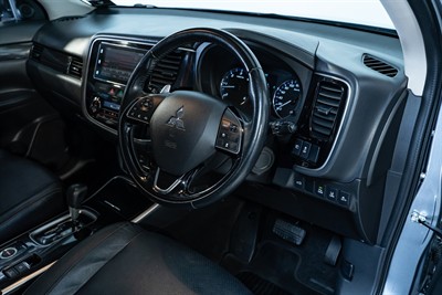 2017 Mitsubishi Outlander - Thumbnail
