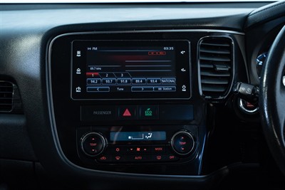 2017 Mitsubishi Outlander - Thumbnail