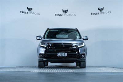 2017 Mitsubishi Outlander - Thumbnail