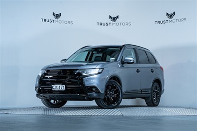 2017 Mitsubishi Outlander - Thumbnail