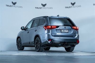 2017 Mitsubishi Outlander - Thumbnail
