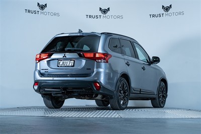 2017 Mitsubishi Outlander - Thumbnail
