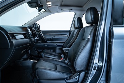 2017 Mitsubishi Outlander - Thumbnail