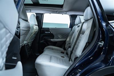 2022 Mitsubishi Outlander - Thumbnail