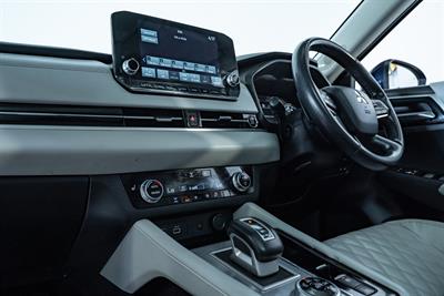 2022 Mitsubishi Outlander - Thumbnail