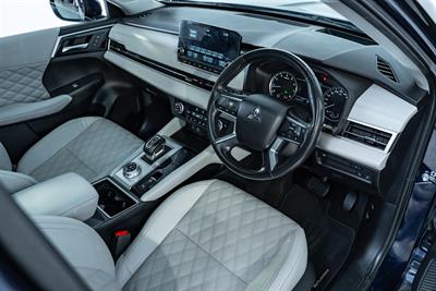 2022 Mitsubishi Outlander - Thumbnail