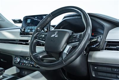 2022 Mitsubishi Outlander - Thumbnail