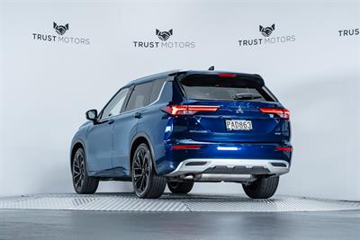 2022 Mitsubishi Outlander - Thumbnail