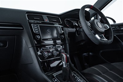 2016 Volkswagen Golf - Thumbnail