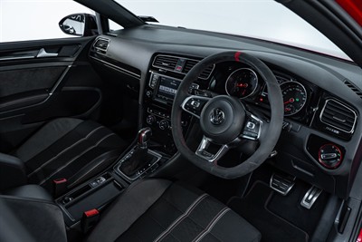 2016 Volkswagen Golf - Thumbnail