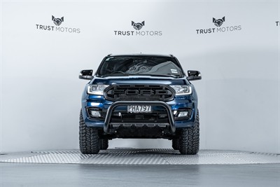 2020 Ford Everest - Thumbnail