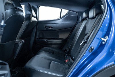 2022 Toyota C-HR - Thumbnail