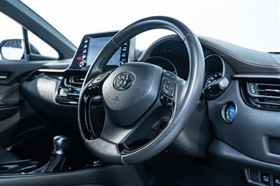 2022 Toyota C-HR - Thumbnail