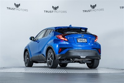 2022 Toyota C-HR - Thumbnail