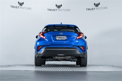 2022 Toyota C-HR - Thumbnail