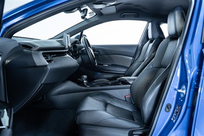 2022 Toyota C-HR - Thumbnail